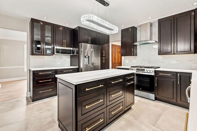 1221 W Sable Drive, Addison, IL 60101