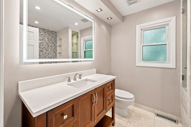 1221 W Sable Drive, Addison, IL 60101