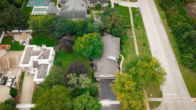 1221 W Sable Drive, Addison, IL 60101