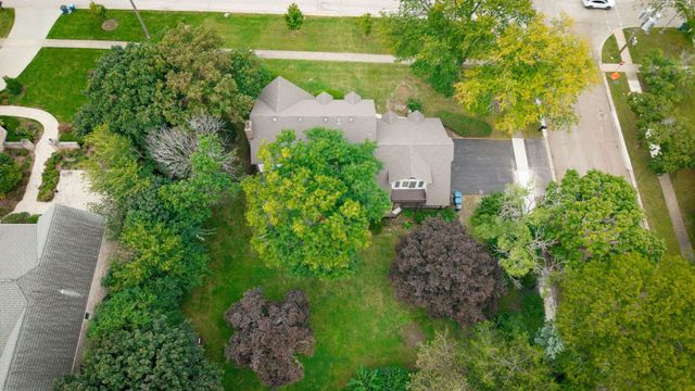 1221 W Sable Drive, Addison, IL 60101