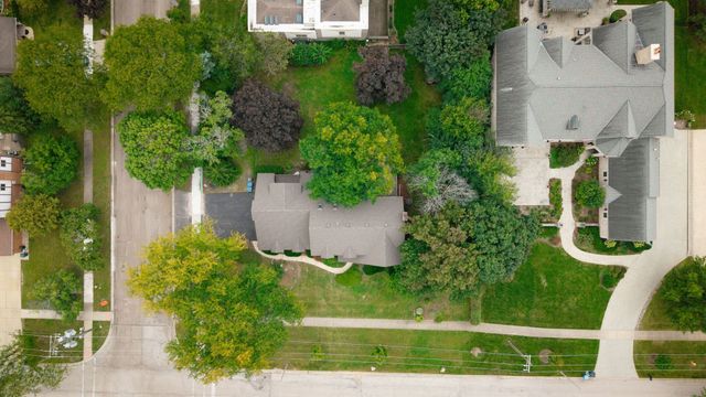 1221 W Sable Drive, Addison, IL 60101