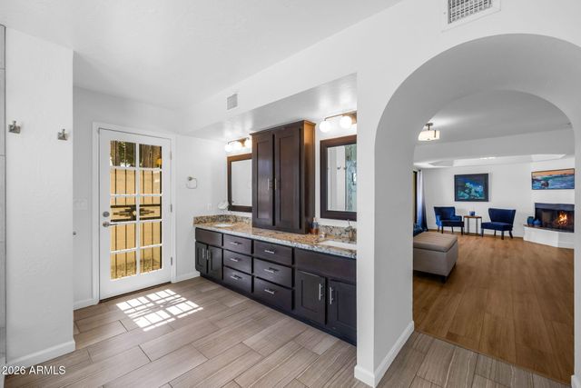 5013 E CHOLLA Street, Scottsdale, AZ 85254