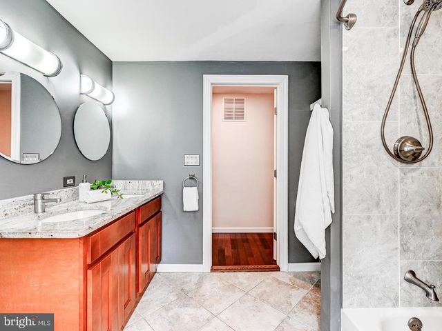 5 N WASHINGTON ST, Baltimore, MD 21231