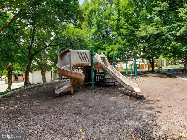 5 N WASHINGTON ST, Baltimore, MD 21231