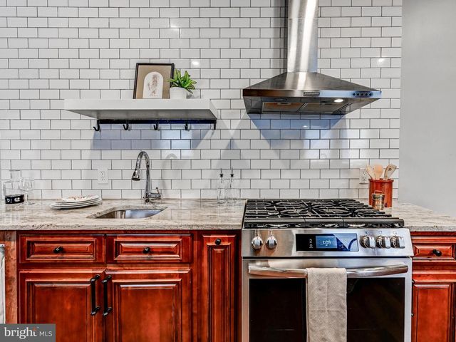5 N WASHINGTON ST, Baltimore, MD 21231