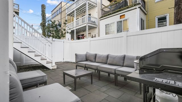 15 Morris St 1, Boston, MA 02128