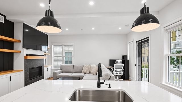 15 Morris St 1, Boston, MA 02128