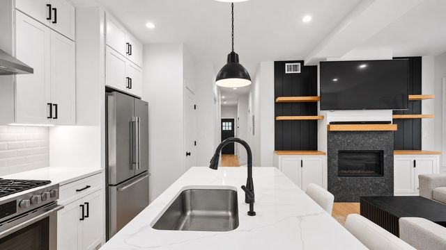 15 Morris St 1, Boston, MA 02128