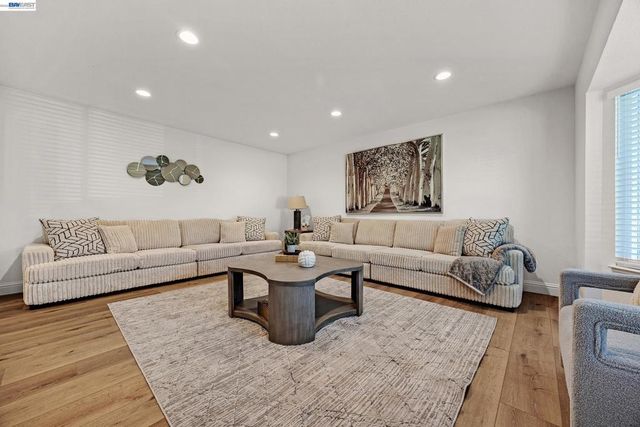 1170 Mardon Ct, Concord, CA 94521