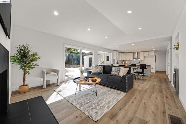 1170 Mardon Ct, Concord, CA 94521