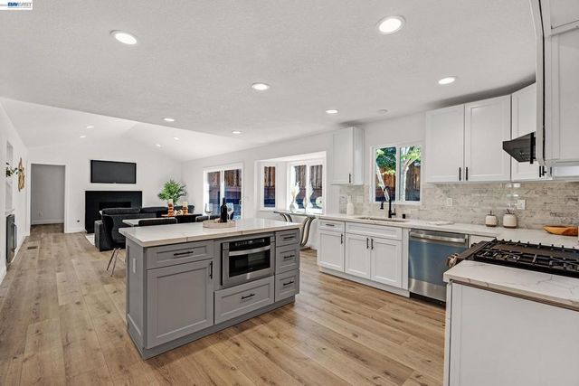 1170 Mardon Ct, Concord, CA 94521