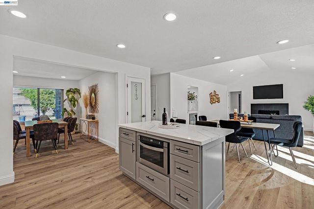 1170 Mardon Ct, Concord, CA 94521