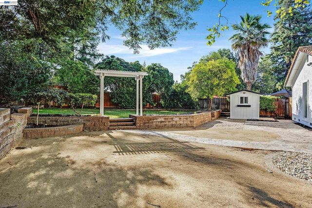 1170 Mardon Ct, Concord, CA 94521