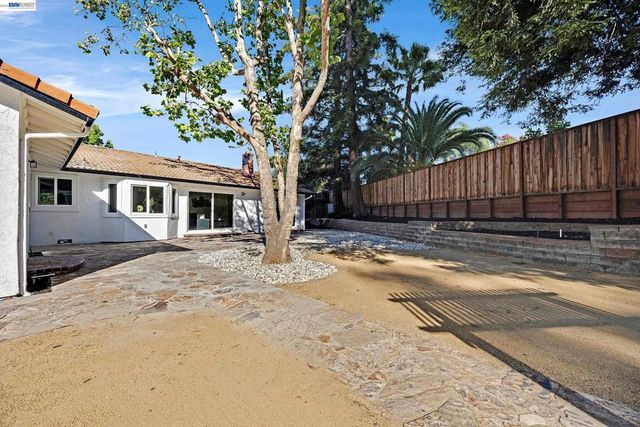 1170 Mardon Ct, Concord, CA 94521
