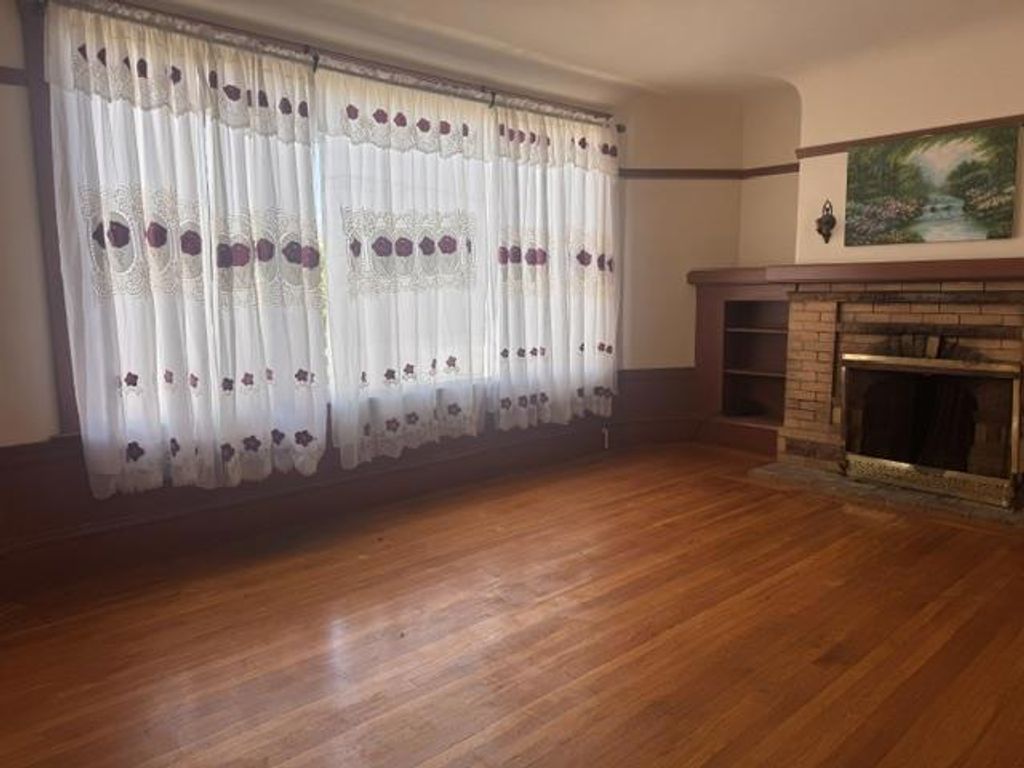 Image 3 of property listing at Mission Street, San Francisco, CA 94112