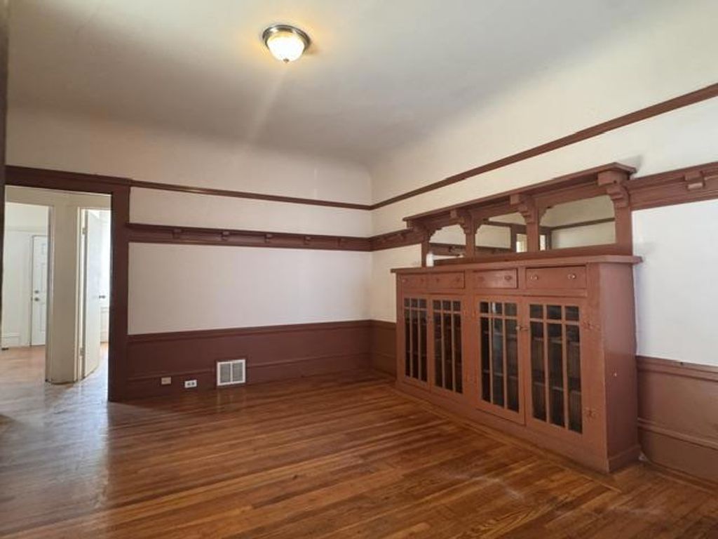 Image 5 of property listing at Mission Street, San Francisco, CA 94112