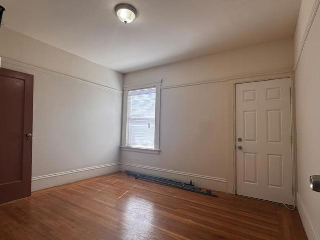 Image 7 of property listing at Mission Street, San Francisco, CA 94112