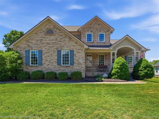 101 Willow Lake Drive, Oxford Charter Township, MI 48371