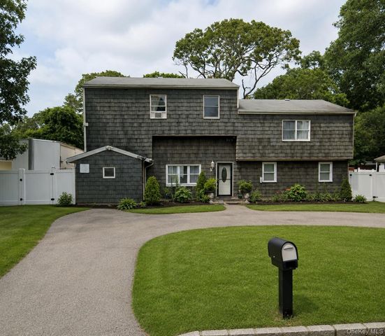3 Lee Place, Mastic, NY 11950