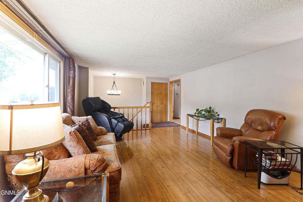 312 18th Street E, Williston, ND 58801 photo 4