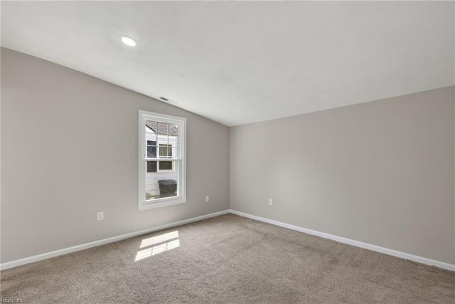 31 Greenbrier Rd RD, Portsmouth, VA 23707