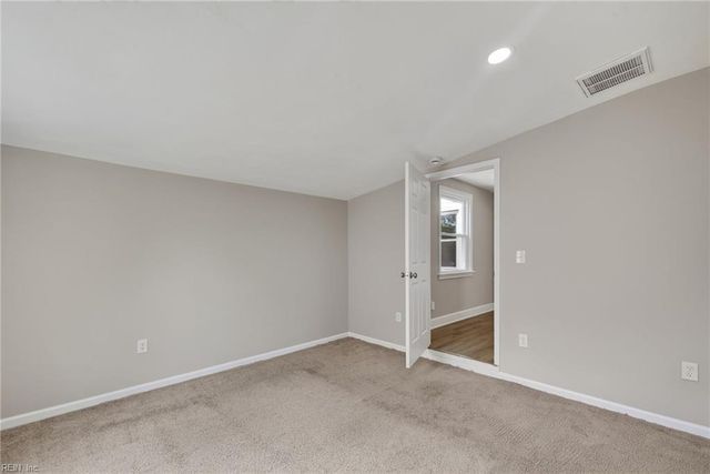 31 Greenbrier Rd RD, Portsmouth, VA 23707