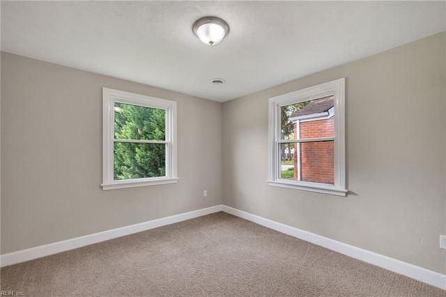 31 Greenbrier Rd RD, Portsmouth, VA 23707