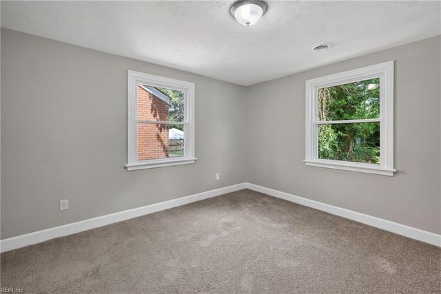 31 Greenbrier Rd RD, Portsmouth, VA 23707