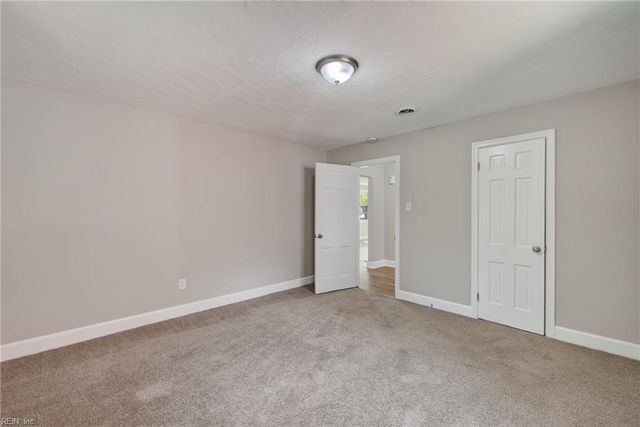 31 Greenbrier Rd RD, Portsmouth, VA 23707