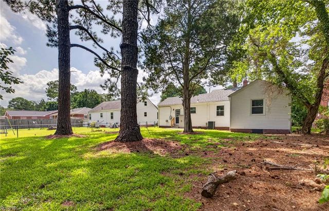 31 Greenbrier Rd RD, Portsmouth, VA 23707