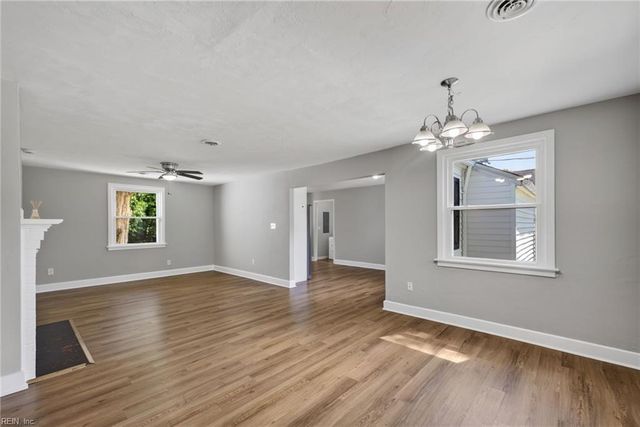 31 Greenbrier Rd RD, Portsmouth, VA 23707
