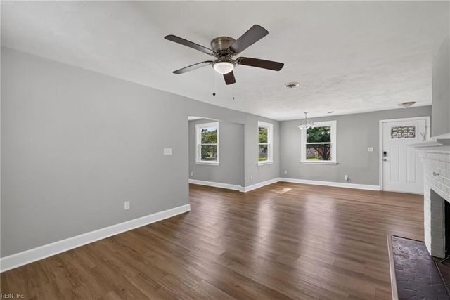 31 Greenbrier Rd RD, Portsmouth, VA 23707