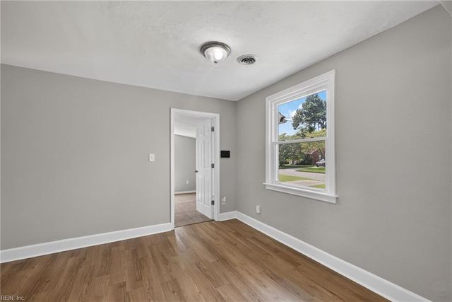 31 Greenbrier Rd RD, Portsmouth, VA 23707