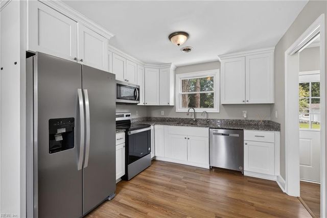 31 Greenbrier Rd RD, Portsmouth, VA 23707