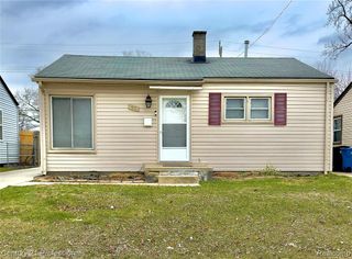 95 E Dallas Avenue, Madison Heights, MI 48071