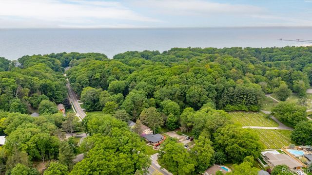 199 Grand Avenue, Grand Haven, MI 49417