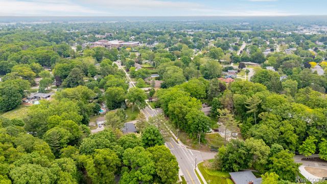 199 Grand Avenue, Grand Haven, MI 49417