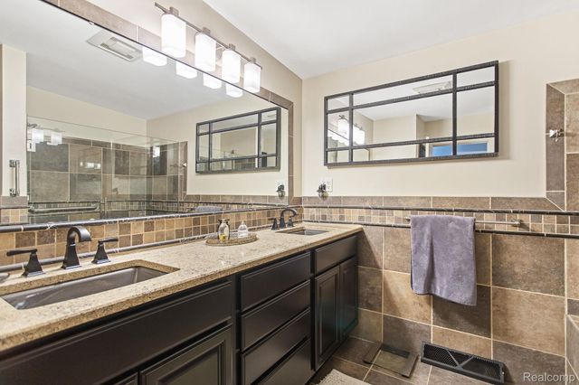 199 Grand Avenue, Grand Haven, MI 49417