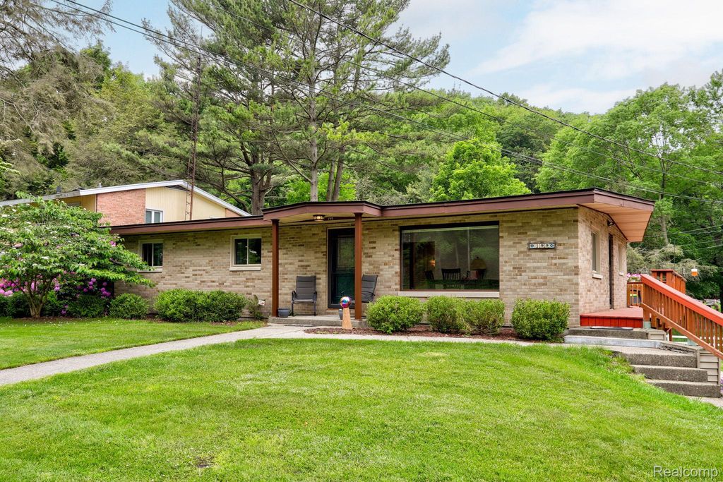 199 Grand Avenue, Grand Haven, MI 49417