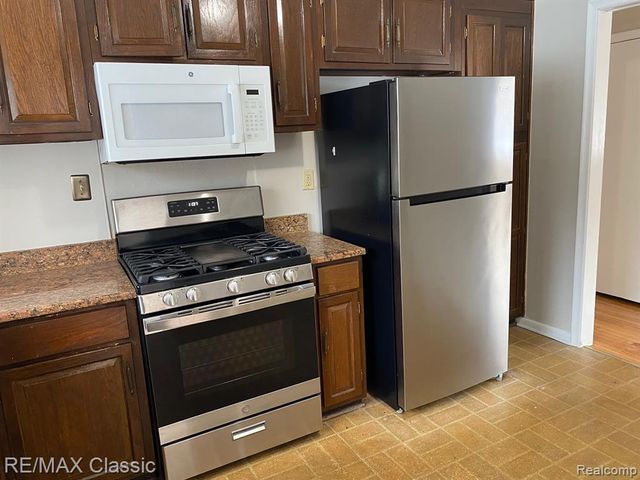 112 E Hickory Grove Road, Bloomfield Hills, MI 48304