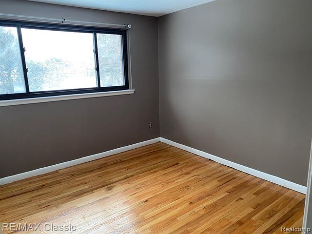 112 E Hickory Grove Road, Bloomfield Hills, MI 48304