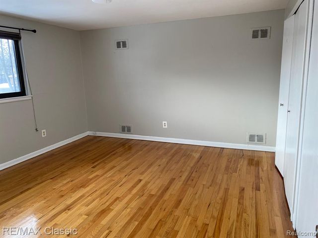 112 E Hickory Grove Road, Bloomfield Hills, MI 48304