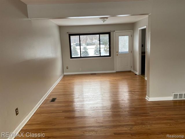 112 E Hickory Grove Road, Bloomfield Hills, MI 48304