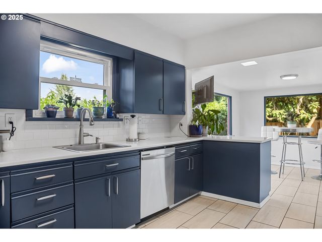 6026 Ne 57th Ave, Portland, OR 97218