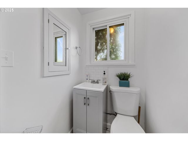 6026 Ne 57th Ave, Portland, OR 97218