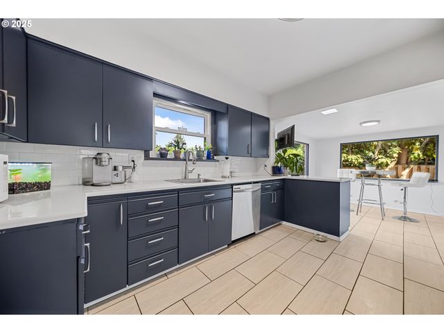 6026 Ne 57th Ave, Portland, OR 97218