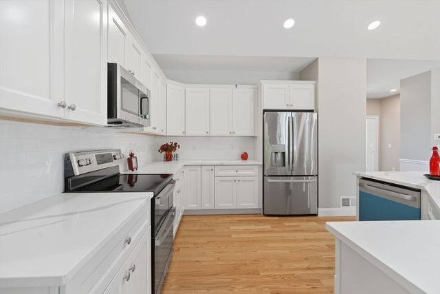 31 High Bluff, Belchertown, MA 01007