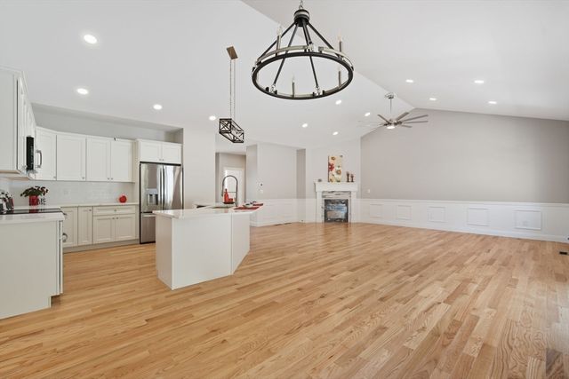 31 High Bluff, Belchertown, MA 01007