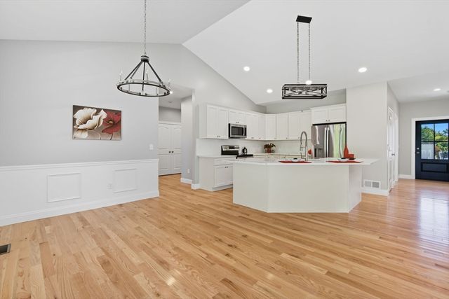 31 High Bluff, Belchertown, MA 01007