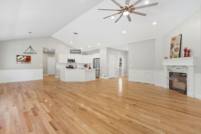 31 High Bluff, Belchertown, MA 01007